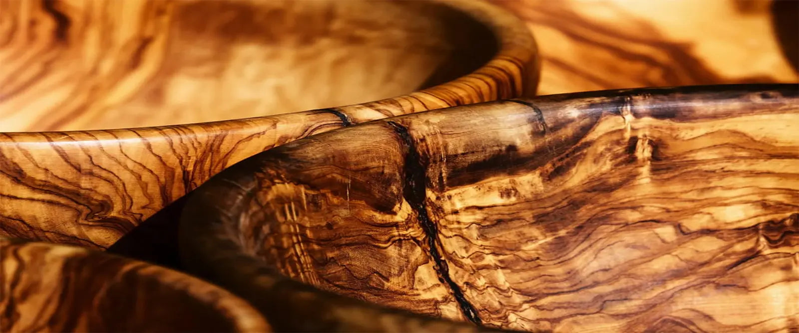 UNIQUE PIECES FOR YOUR TABLE AND DECORATION